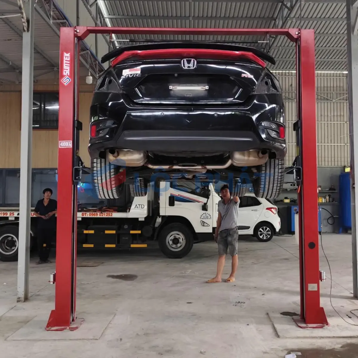 Cầu nâng 2 trụ: chọn cổng trên hay cổng dưới?